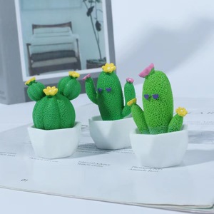 Joli cactus artificiel en pot, mini-ornement en résine, décoration de bureau, cadeau artisanal, design moderne, lot de plusieurs pièces - Product Image 3