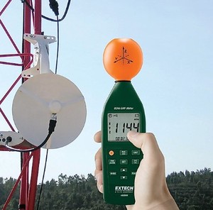 เครื่องวัดสนามแม่เหล็กไฟฟ้า Extech 480846 RF EMF Meter 8GHz แบบสามแกน สำหรับตรวจจับสถานีฐาน Wi-Fi พร้อมแบตเตอรี่ในตัว - Product Image 3