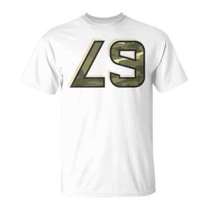 T-shirt promotionnel blanc avec numéros camouflage 67, design inversé et orienté vers l'arrière - Product Image 1