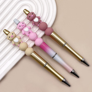 Gloss à lèvres en forme de cochon avec perles en silicone et motif cœur pour femme, accessoire de maquillage - Product Image 3