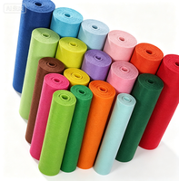 Vente en gros de tissu non tissé en feutre dur respirant et écologique 100% polyester de 3 mm en rouleau pour sacs