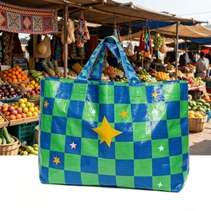 Sac fourre-tout en PP tissé laminé mat, résistant aux déchirures, avec logo personnalisé en sérigraphie et bandoulière amovible - Product Image 1