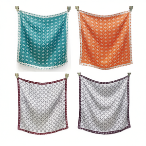 Pañuelo cuadrado pequeño con letra C, 70x70cm, estampado de moda, accesorio para mujer - Product Image 1