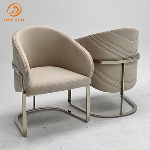 Sedia da Pranzo di Alta Qualità con <span class=keywords><strong>Gambe</strong></span> in Metallo, Moderna e Lussuosa, in Velluto Trapuntato Bianco o Pelle - Product Image 1