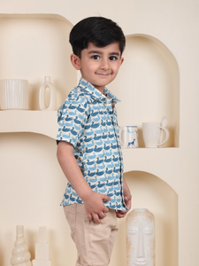 เสื้อเชิ้ตผ้าฝ้ายพิมพ์ลายปลาวาฬสีน้ำเงินสำหรับเด็กผู้ชาย เสื้อเชิ้ตแขนสั้นลำลองสำหรับฤดูร้อนสำหรับเด็ก เสื้อเชิ้ตติดกระดุมน้ำหนักเบา ระบายอากาศได้ดี - Product Image 3