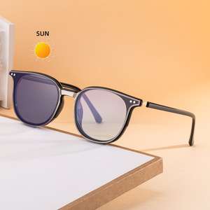 Lunettes de soleil ZT-2891 pour hommes, monture TR, verres PC à changement de couleur, protection UV400, monture noire, pare-soleil de classe 2 - Product Image 1