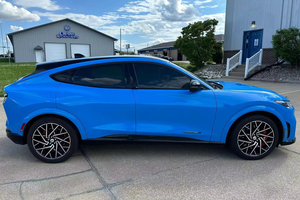 <span class=keywords><strong>Ford</strong></span> <span class=keywords><strong>Mustang</strong></span> <span class=keywords><strong>Mach</strong></span>-<span class=keywords><strong>E</strong></span> GT Performance Edition 2024 d'occasion, 250-300 ch, conduite à gauche, <span class=keywords><strong>bleu</strong></span> métallisé Grabber, sièges en cuir, écran tactile - Product Image 5