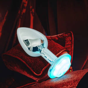 Plug Anale a Forma di Cuore in Lega di Alluminio con LED per Allenamento Anale Femminile - Product Image 1