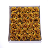 Têtes de fleurs en poudre or rose cristalline, accents de rose scintillants, bouquet fait main Blue Enchantress pour la Saint-Valentin 2026
