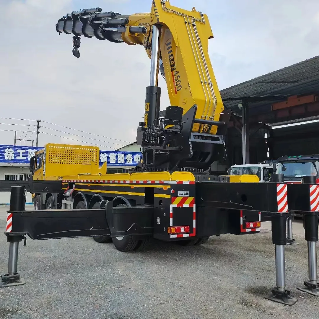 Camion de cargaison de Sinotruk Howo avec la grue de camion 5Ton 4-grue montée par camion de boîte de longueur de 6m