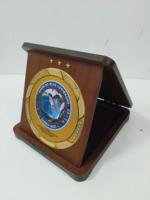 Trophée Souvenir Populaire 2025 Plaque Métallique Personnalisée avec Emballage en Bois Médaille