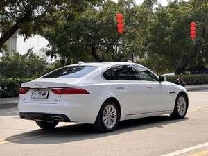 <span class=keywords><strong>Jaguar</strong></span> XFL 2.0T 240PS R-Dynamic SE d'occasion - Product Image 4