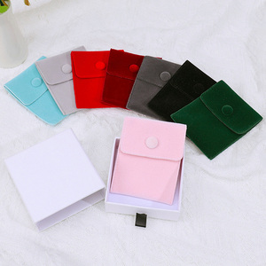 Pochette à bijoux magnétique en microfibre avec bouton doré, sac de rangement 3D en velours pour bijoux, emballage de bijoux à rabat, vente en gros - Product Image 4