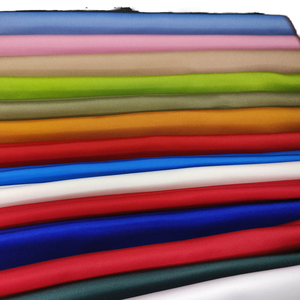 Vente en gros 100% poly satin tissu mariée soie polyester personnalisé sergé couleur unie léger 75d <span class=keywords><strong>brillant</strong></span> vêtements de nuit literie - Product Image 1