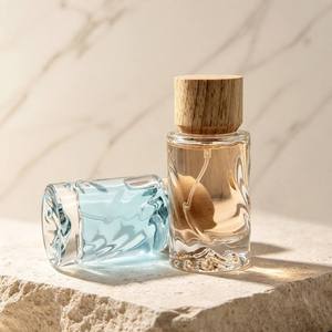 ขวดน้ำหอมแก้วทรงคลื่นหรูหราขนาด 50 มล. พร้อมฝาไม้ธรรมชาติ ชุดกล่องของขวัญทรงกระบอก รับทำโลโก้ตามสั่ง ขายส่ง OEM - Product Image 2