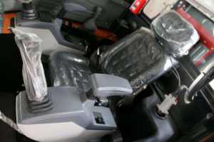 Nouvelle pelle sur chenilles avec dragage de vieux bassins, déblaissement du lit de la route, l'équipement est léger et facile à transporter - Product Image 5