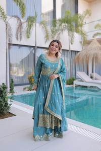 Ensemble Sharara de qualité supérieure pour femmes, avec broderies riches, tissu doux et coupe confortable, idéal pour les tenues de soirée, destiné à l'exportation - Product Image 6