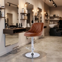 Tabouret de bar confortable rembourré en PU, pivotant, hauteur réglable, avec base et repose-pieds en métal chromé robuste