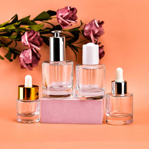 Flacons compte-gouttes en verre de luxe rectangulaire carré plat de 15ml <span class=keywords><strong>30ml</strong></span> 40ml 50ml avec collier transparent pour huile essentielle de sérum - Product Image 3