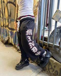 Shorts personnalisés en gros effet vieilli, en molleton de coton de haute qualité, coupe large, style streetwear, longueur trois-quarts, type sweat short - Product Image 3