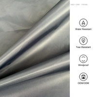 Tissu sergé léger 100 % nylon 100D*200D enduit PU, résistant aux déchirures, coupe-vent et hydrofuge pour sacs de voyage et articles d'extérieur