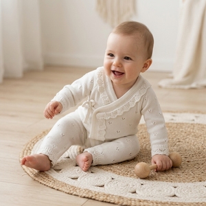 Body Neonato in Cotone Biologico Personalizzato OEM, Tutina a Maniche Lunghe con Laccetti Laterali e <span class=keywords><strong>Volant</strong></span> - Product Image 3