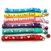 Nouveau collier pour petit chien et chat, facile à ajuster, avec de jolies fleurs et petite clochette, motif uni, en nylon.