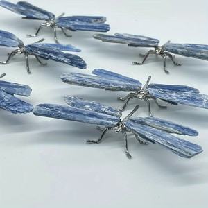 Ornement en cristal de Kyanite naturel sculpté à la main en forme de libellule, détails complexes des ailes, décoration intérieure en cristal, décoration libellule - Product Image 4
