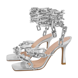 <span class=keywords><strong>Scarpe</strong></span> da sera da donna <span class=keywords><strong>con</strong></span> <span class=keywords><strong>tacco</strong></span> alto decorate <span class=keywords><strong>con</strong></span> catena da donna <span class=keywords><strong>con</strong></span> cinturino trasparente - Product Image 5