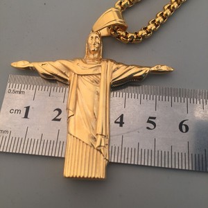 Collar Religioso Chapado en Oro de 18K con la Estatua de Cristo Redentor del Río Cristo Redentor de Brasil, Joyería Brasileña - Product Image 3