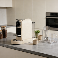 Machine à café blanche moderne avec finition en cuir pour la maison et le bureau