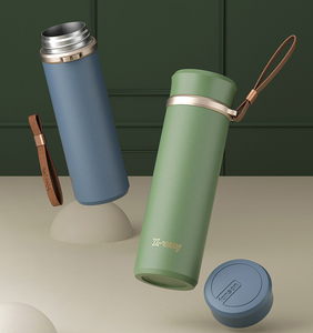 Nouvelle idée de produit : Gourde isotherme de luxe personnalisée de 450 ml à double paroi en acier inoxydable avec filtre pour le sport - Product Image 4