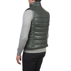 Gilet en cuir PU noir pour homme, col en V, simple boutonnage, sans manches, coupe-vent, boutons dorés, couleur unie, vêtement d'hiver - Product Image 2