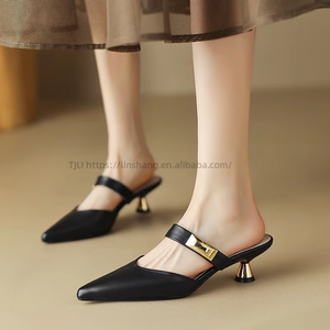 Nouvelles sandales d'été européennes et américaines sexy pour femmes, fines, à chaîne, à talons hauts et pointus - Product Image 3