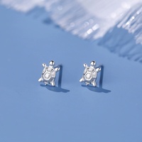 Boucles d'oreilles délicates en argent sterling 925 en forme de tortue, clous d'oreilles tortue de mer en argent 925