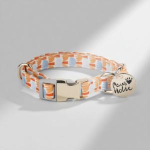 Collier pour chien en coton personnalisé de taille M, élégant, de qualité supérieure, doux et durable avec motif imprimé exclusif, accessoire pour animaux de compagnie pour chiens - Product Image 1