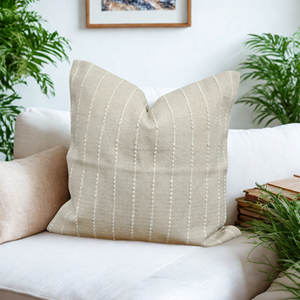 Housse de coussin carrée tissée style bohème avec petits pompons minimalistes, pliable, luxueuse et douce - Product Image 3