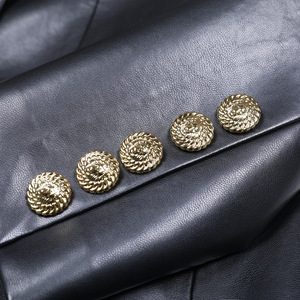 Giacca da donna corta <span class=keywords><strong>aderente</strong></span> all'ingrosso Boutique di alta qualità 2025 nuova pelle alla moda nera cappotti da donna - Product Image 4