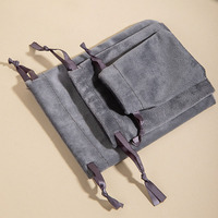 Pochette en velours flanelle personnalisée avec cordon en gros-grain pour parfums, vernis à ongles, cosmétiques et bijoux – Vente en gros