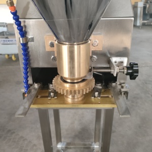 Machine de fabrication de boulettes de <span class=keywords><strong>viande</strong></span> entièrement automatique professionnelle à haut rendement pour croquettes Boule de boeuf Boule de poisson Machine de formage de <span class=keywords><strong>viande</strong></span> polyvalente - Product Image 5