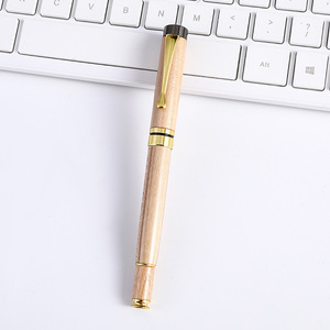 Stylo en bambou personnalisé pour le bureau, l'école ou comme cadeau d'entreprise, encre noire, largeur d'écriture 1,0 mm, écologique, en bois et métal, logo personnalisé - Product Image 2