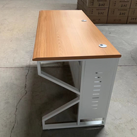 Bureau d'ordinateur ergonomique pour salle de classe, pieds papillon, deux places, table d'étude pour étudiants, mobilier scolaire, design personnalisé