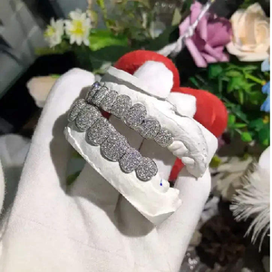 Ensemble de grillz de luxe personnalisés sertis de diamants, haut et bas |   Bijoux dentaires hip-hop en or blanc 14 carats pour hommes et femmes - Product Image 5