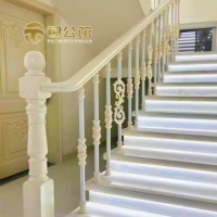Rampe d'escalier Copper Mansion Modèle 008 - Aluminium moderne, simple et luxueux avec accents blancs et dorés, design rotatif