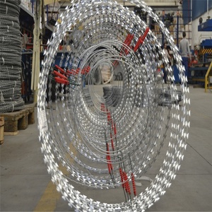 <span class=keywords><strong>Fil</strong></span> de <span class=keywords><strong>concertina</strong></span> de 980 mm, <span class=keywords><strong>fil</strong></span> barbelé électrifié avec lames, clôture - Product Image 1