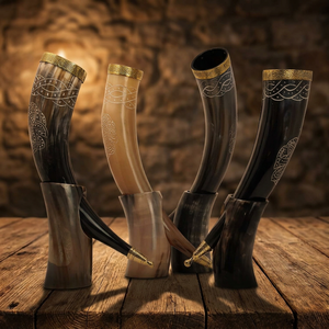 Jarra Vikinga Natural Hecha a Mano de Cuerno de Búfalo para Cerveza, Cidra, Vino, 12 Pulgadas, 100% Hermética, con Soporte de Madera, Estilo Moderno para Acción de Gracias - Product Image 1