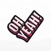 Prix de gros personnalisé paillettes rouges broderie à la main Badges perlé fleur Patch feutre matériel pour robe dentelle vêtements à la main