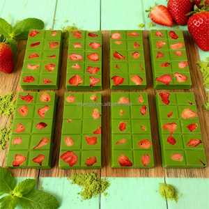 Cioccolato Premium di Dubai al Gusto di Matcha e Fragola Liofilizzato, Vellutato con Puro Burro di Cacao e Marmellata di Frutta Secca, Dolce per San Valentino - Product Image 3