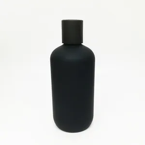 RUIPACK OEM üretici mat siyah boston yuvarlak plastik kozmetik şişesi yumuşak dokunmatik PET şişe sürdürülebilir 250ml PET PCR şişe 8oz