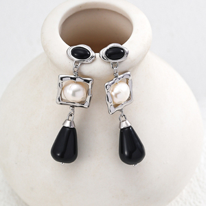 Boucles d'oreilles en argent sterling pour femmes, élégantes, rétro, tendance, géométriques, imitation perle, agate noire - Product Image 6